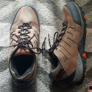 mens size 12 Wolverine all terrain shoe